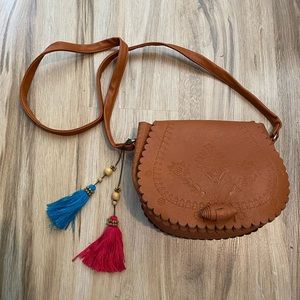 Saddle crossbody bag